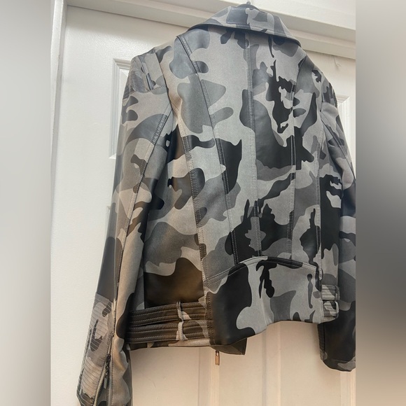 NWOT‼️‼️ Ladies Faux Leather Jacket ‼️ Final Sale review all photos! - Picture 9 of 12